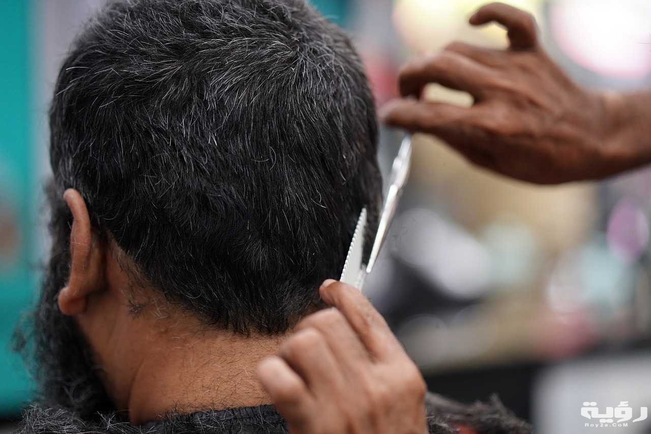 تفسير رؤية حلق الشعر في المنام 2 Hairdresser Cutting Hair Hairstyle Men Hair Salon 3572052