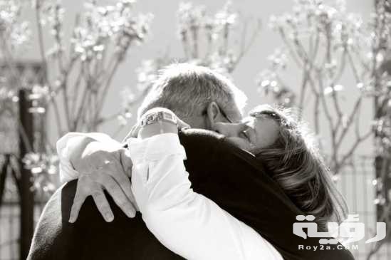 تفسير رؤية حضن شخص اعرفة في المنام 5 الحضن