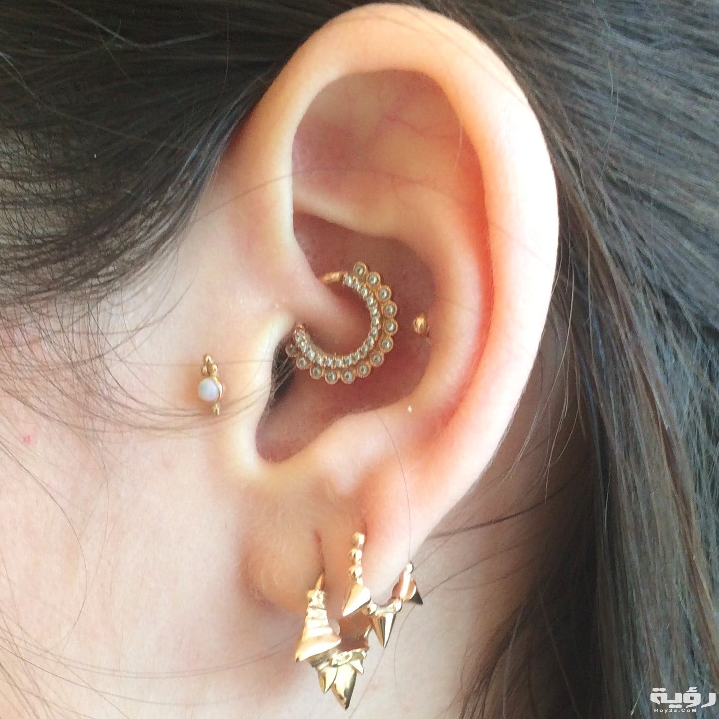 تصاميم مجوهرات الأذن من المتخصصة في ثقب أذان المشاهير ماريا