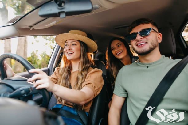 تفسير حلم ركوب السيارة مع شخص غريب في المقعد الأمامي