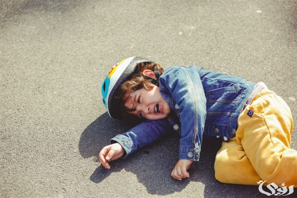 تفسير حلم سقوط الطفل على رأسه