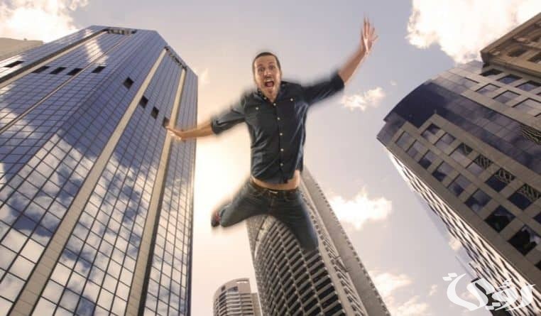 تفسير حلم سقوط أحد الأقارب من مكان مرتفع