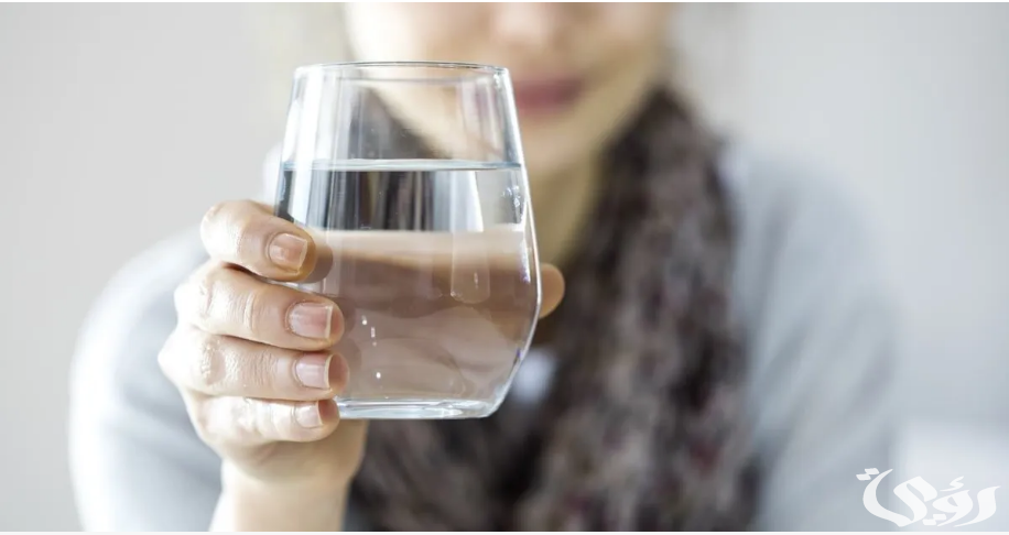 تفسير حلم شخص اعطاني ماء