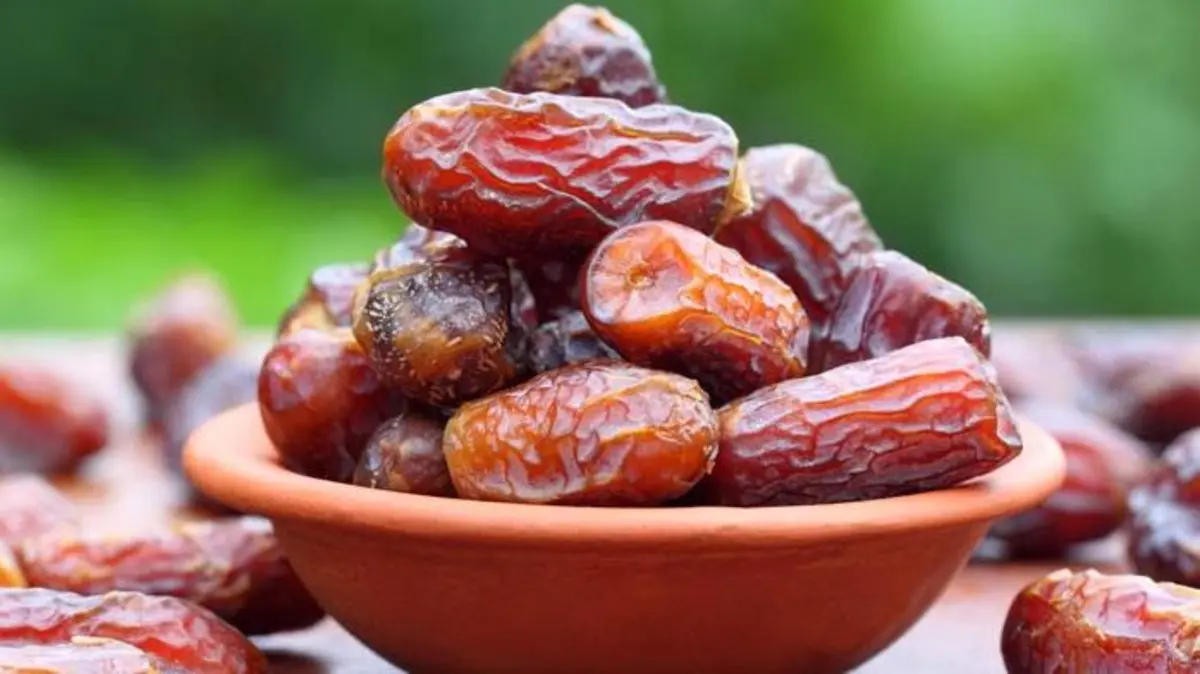 ما تفسير حلم رؤية أكل التمر في المنام للعزباء 5 تفسير حلم أكل التمر في المنام للعزباء