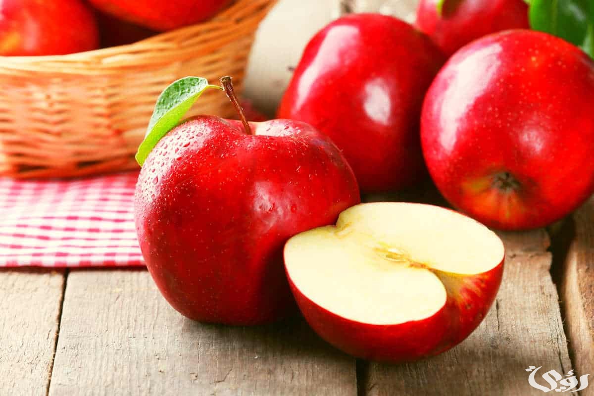 تفسير حلم أكل التفاح الأحمر