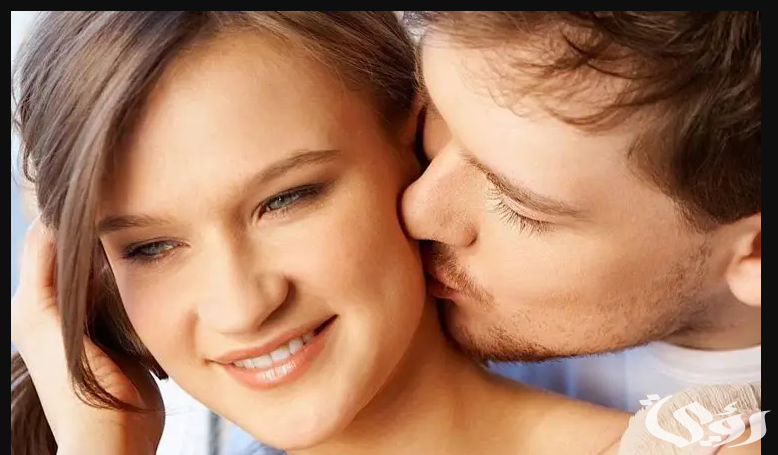 تفسير حلم رؤية شخص اعرفه يقبلني على فمي 1 تفسير حلم شخص اعرفه يقبلني على فمي