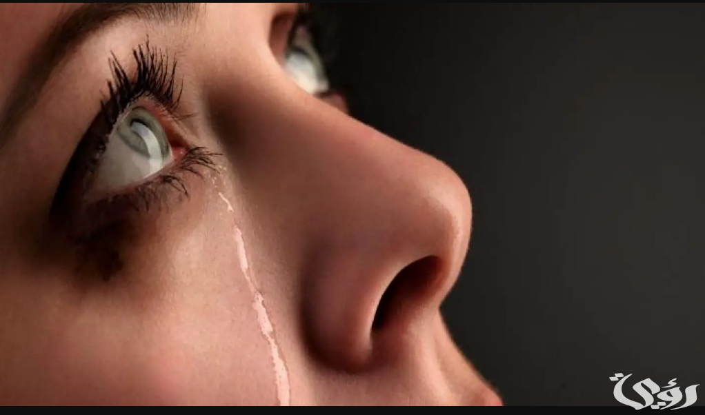 تفسير حلم البكاء على شخص مات وهو حي