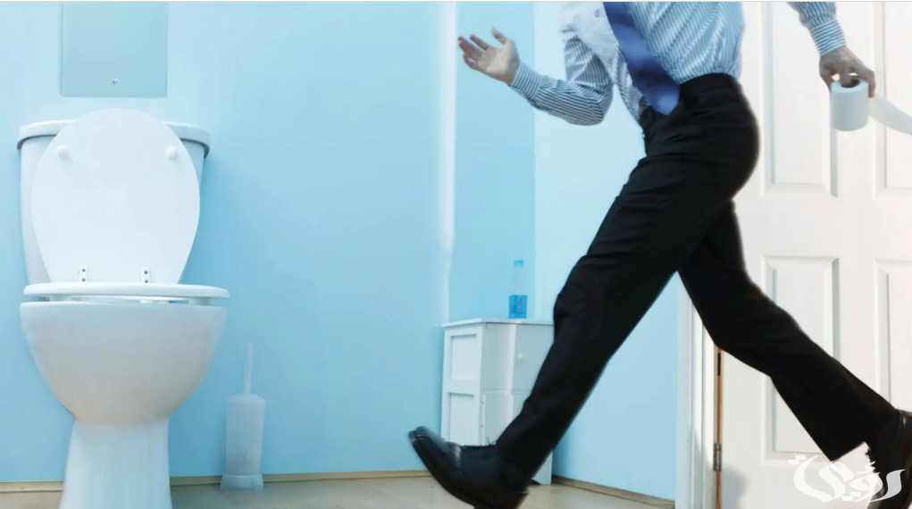 تفسير رؤية التبول في المرحاض في المنام 2 تفسير حلم التبول في المرحاض