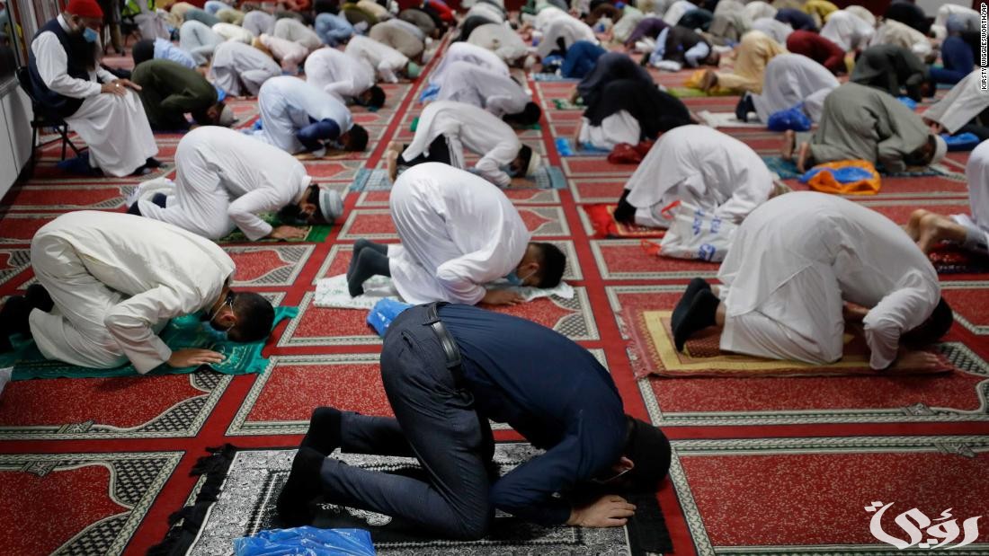 تفسير رؤية شخص يمنعك من الصلاة