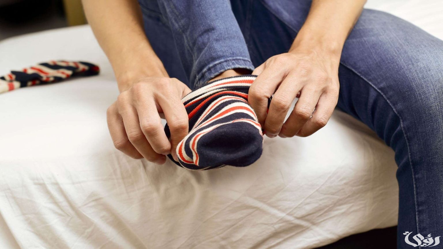 تفسير حلم لبس فردة شراب