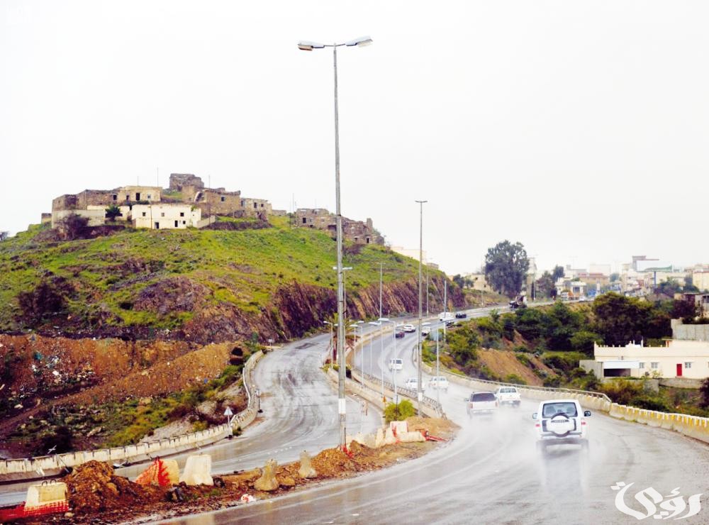 كم هي المسافة بين جدة وأبها