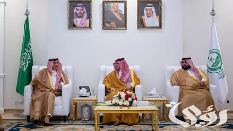 وزير الداخلية يلتقي أمير جازان ويطلع على المبادرات التنموية والتطويرية للإمارة