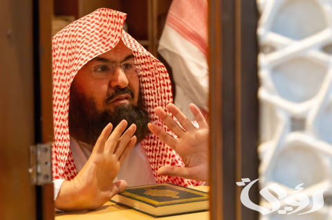 "السديس" يطلق برنامج "إجابة السائلين" عبر الهاتف للرد على استفسارات ضيوف الرحمن