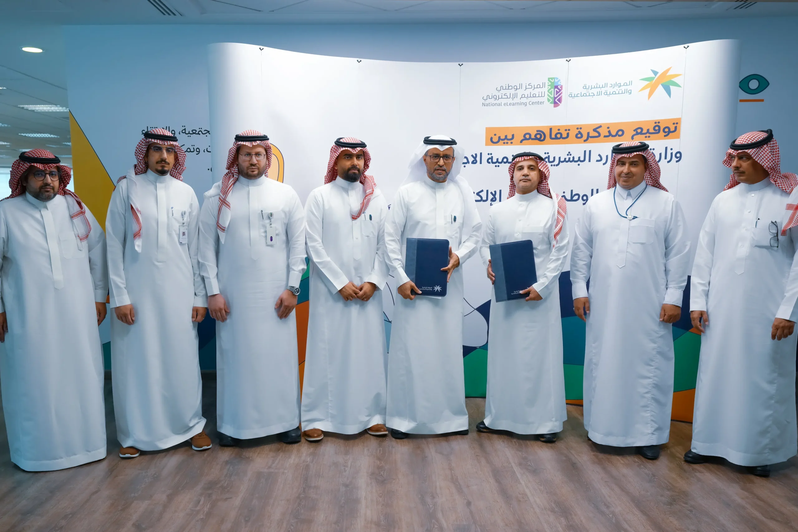 وزارة الموارد البشرية تعلن بدء مبادرة "نسك" لاستقبال الحجاج 4 وزارة الموارد البشرية تنفذ مبادرة "نسك" لاستقبال ضيوف الرحمن