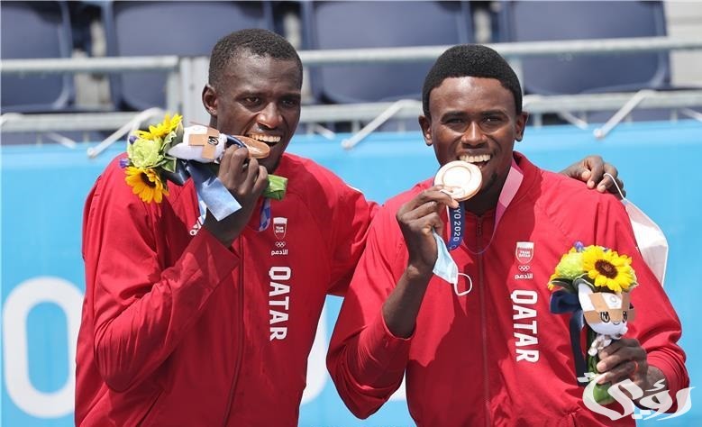 اسباب ظاهرة "عض" اللاعبون الأولمبيون الميدالية بعد الفوز؟