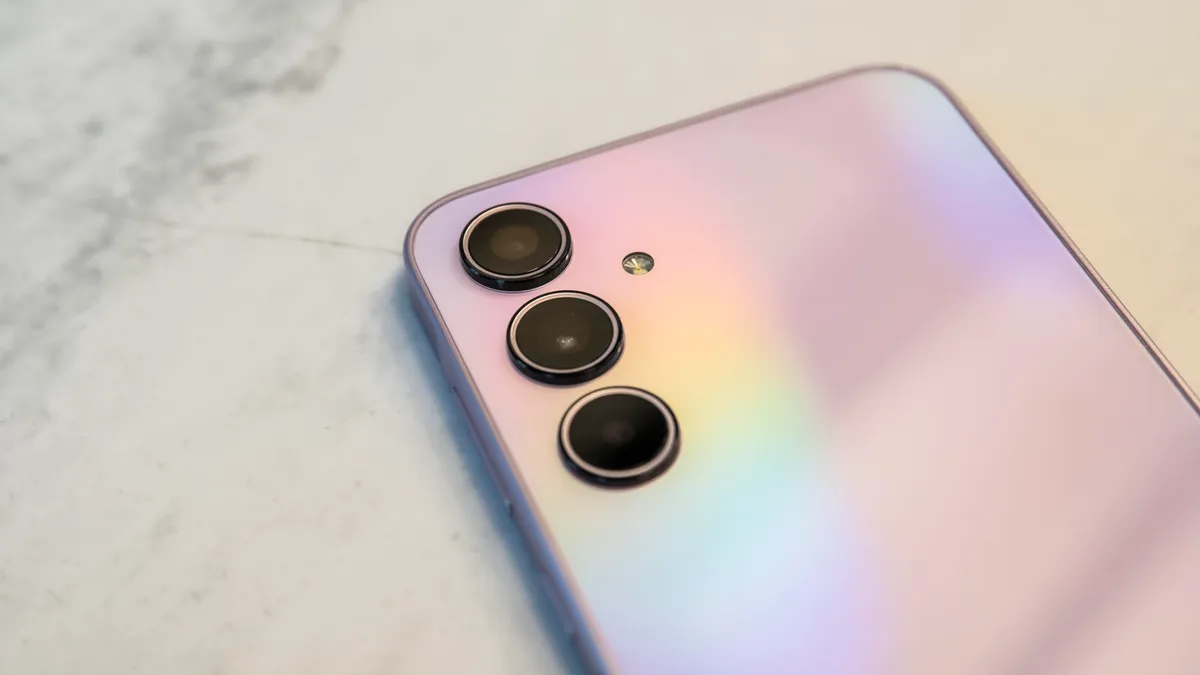 سعر ومواصفات هاتف Samsung Galaxy A35 5G عملاق الفئة المتوسطة