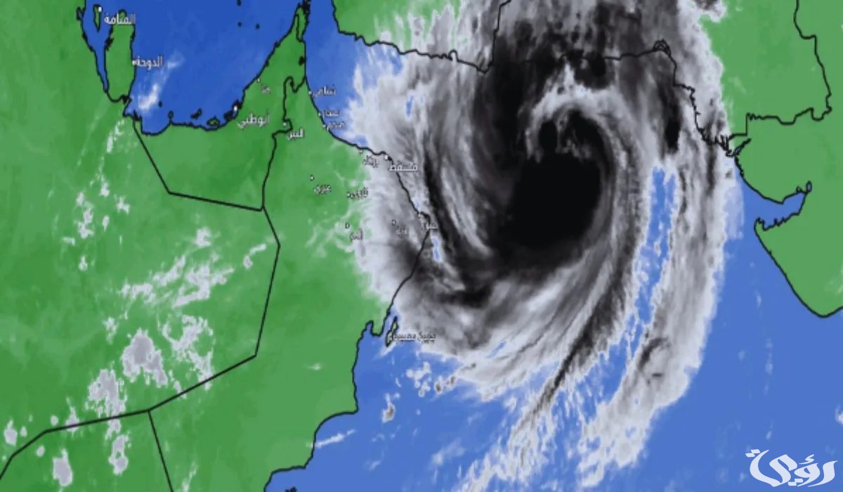 حالة الطقس: منخفض جنوب بحر العرب الجوي يتعمق إلى منخفض مداري ويتحرك باتجاه وسط بحر العرب 2 منخفض جنوب بحر العرب الجوي.. يتعمق إلى منخفض مداري ويتحرك باتجاه وسط بحر العرب