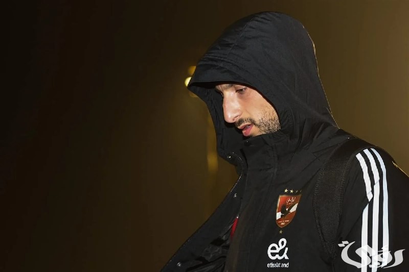 ما سر الأزمة القلبية؟.. وسام أبو علي يثير الذعر داخل الأهلي بعد إغمائه على الطائرة