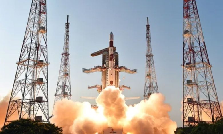 الهند تُطلق أثقل قمر اصطناعي للاتصالات في خطوة تاريخية تعزز قدرات الفضاء! 1 الهند تُطلق أثقل قمر اصطناعي للاتصالات في خطوة تاريخية تعزز قدرات الفضاء!
